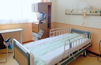 病院のベッド